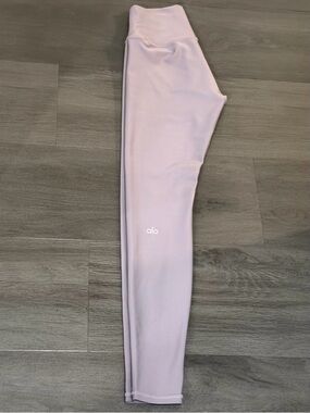 Alo High-Rise Leggings in Light Lavender